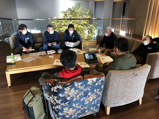 屋根工事の会議