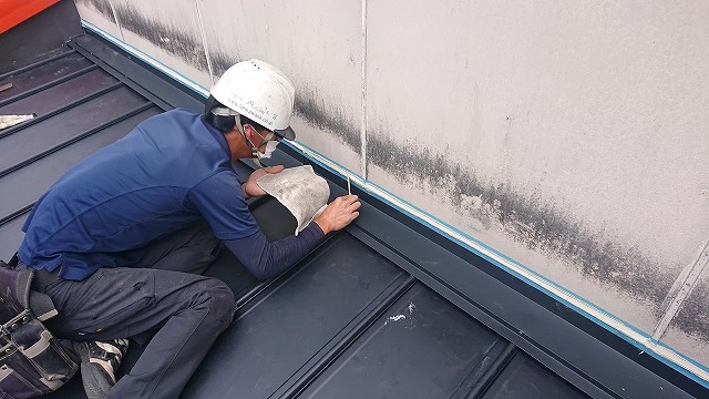 壁際の水切板金