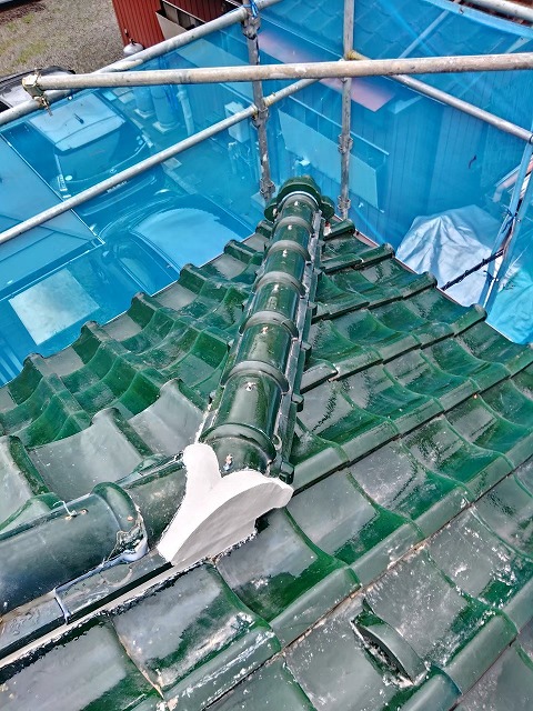 宮城県で地震被害で破損した隅棟を元の瓦を再利用して修繕工事